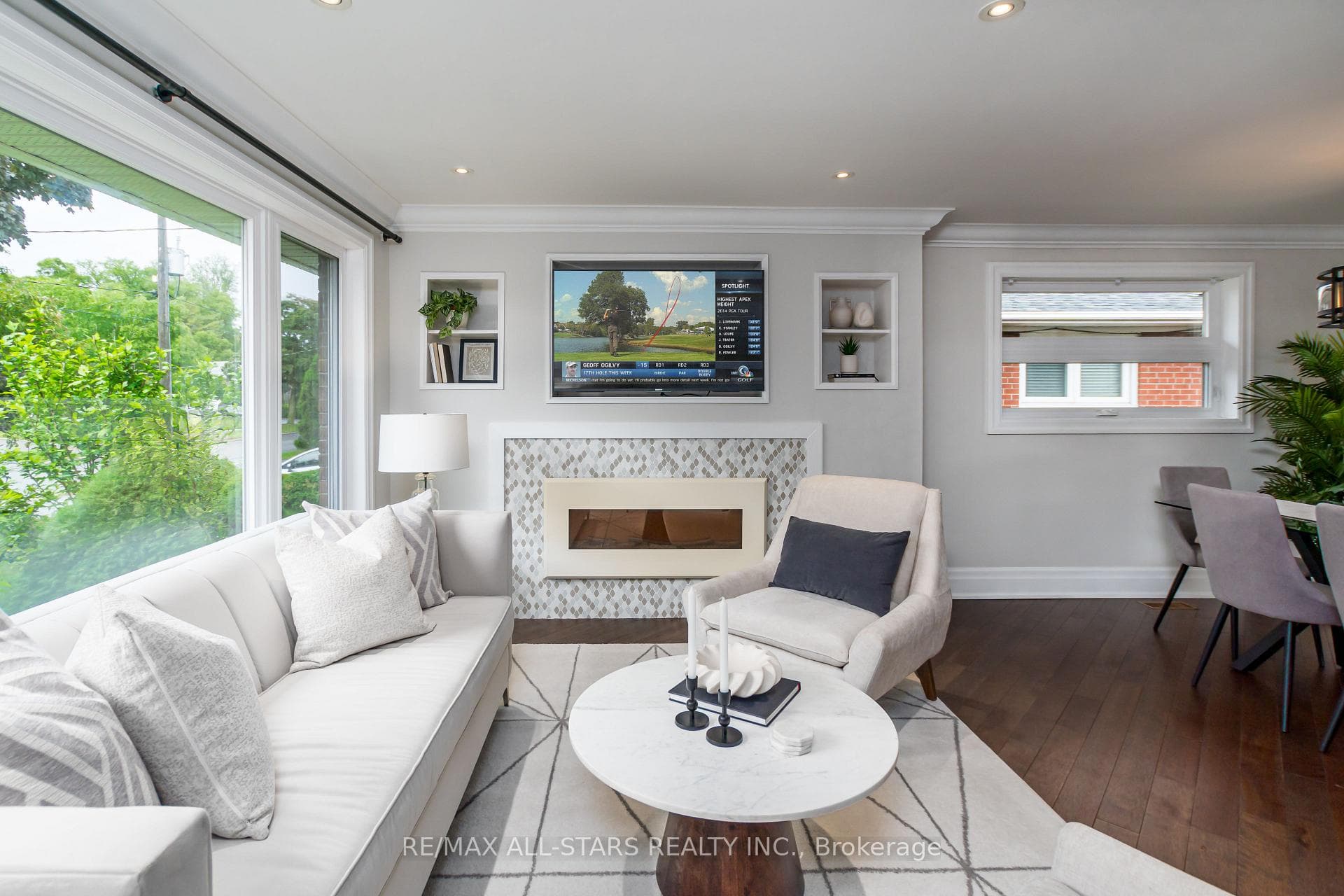 17 Broadlands Boulevard photo 5