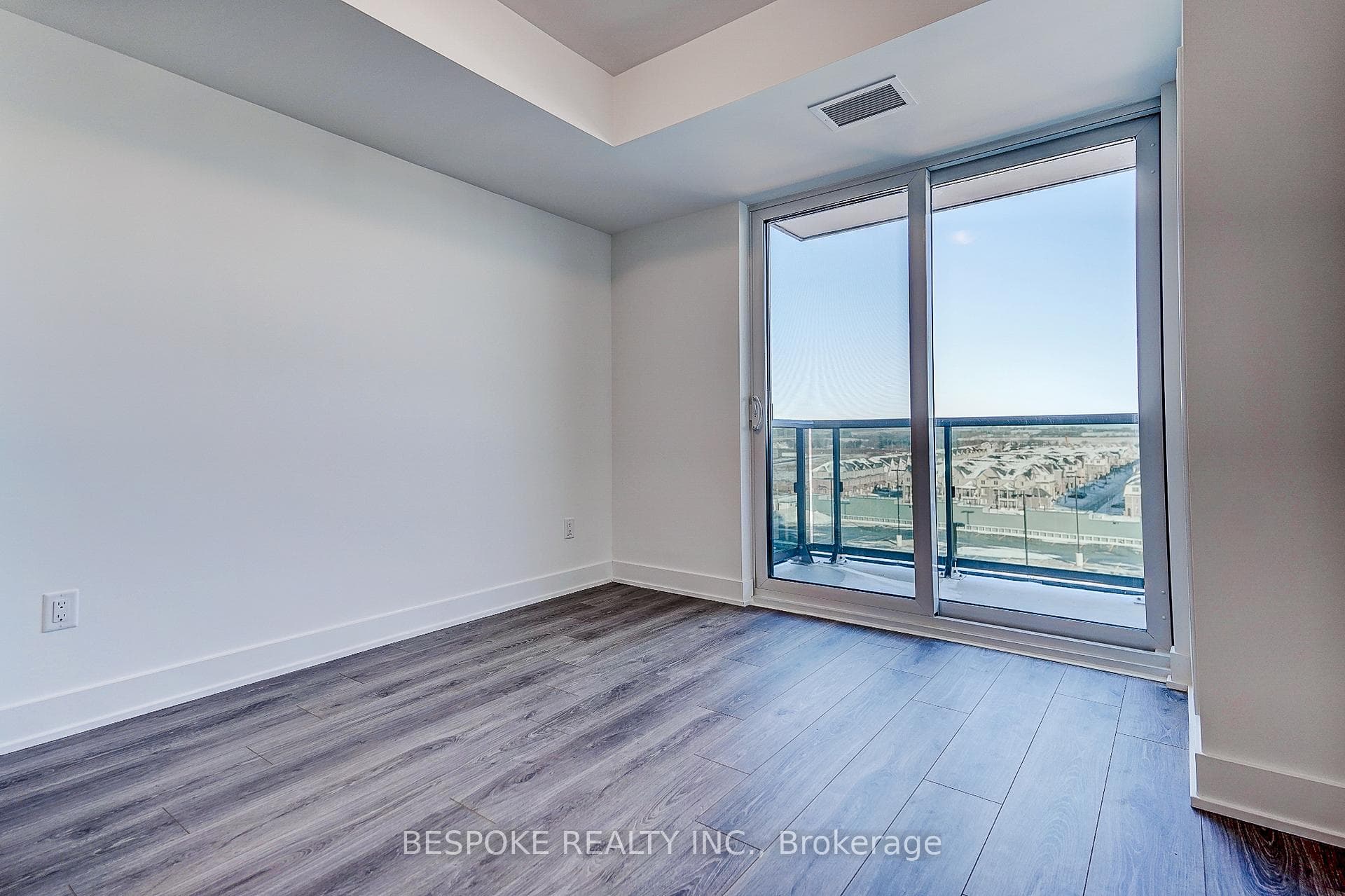2545 Simcoe Street Unit 704 photo 11