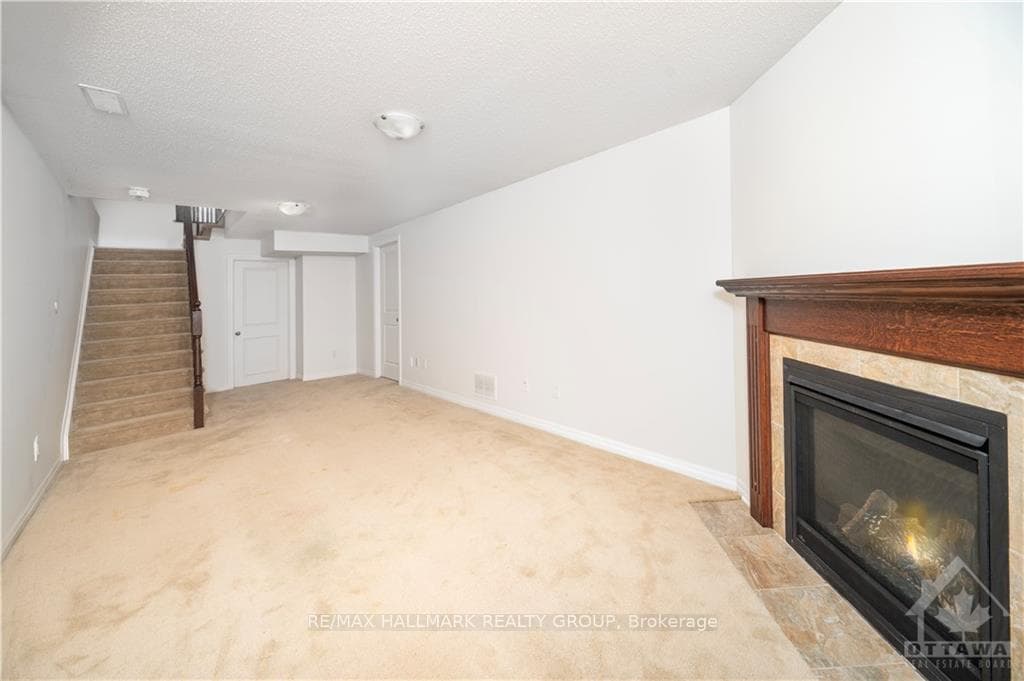 220 GOSSAMER Street photo 23