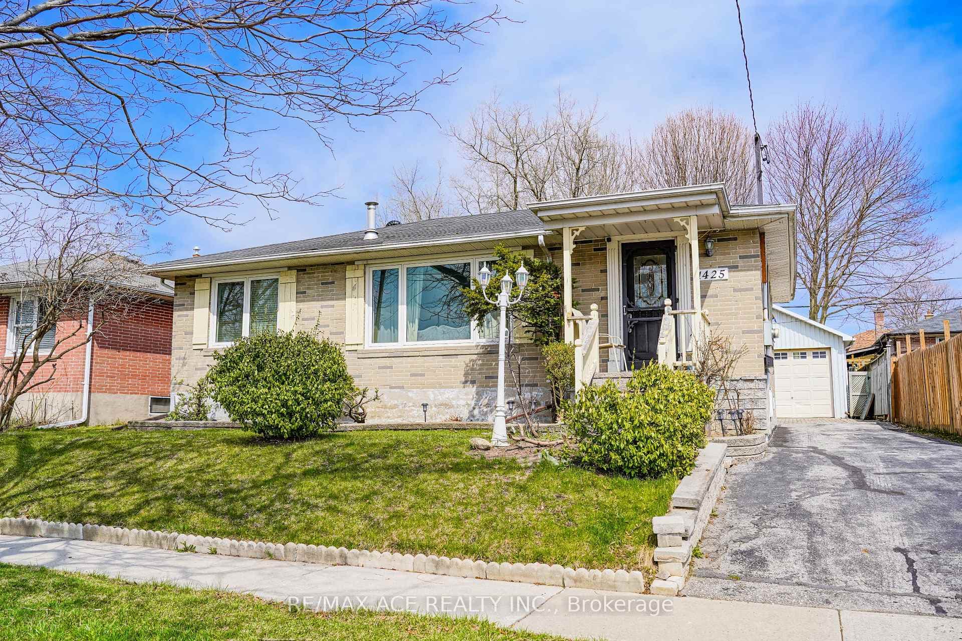 1425 Lakefield Street photo 4