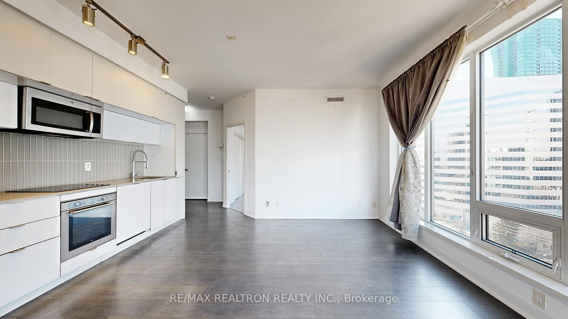 28 Avondale Avenue Unit 1102 photo 11