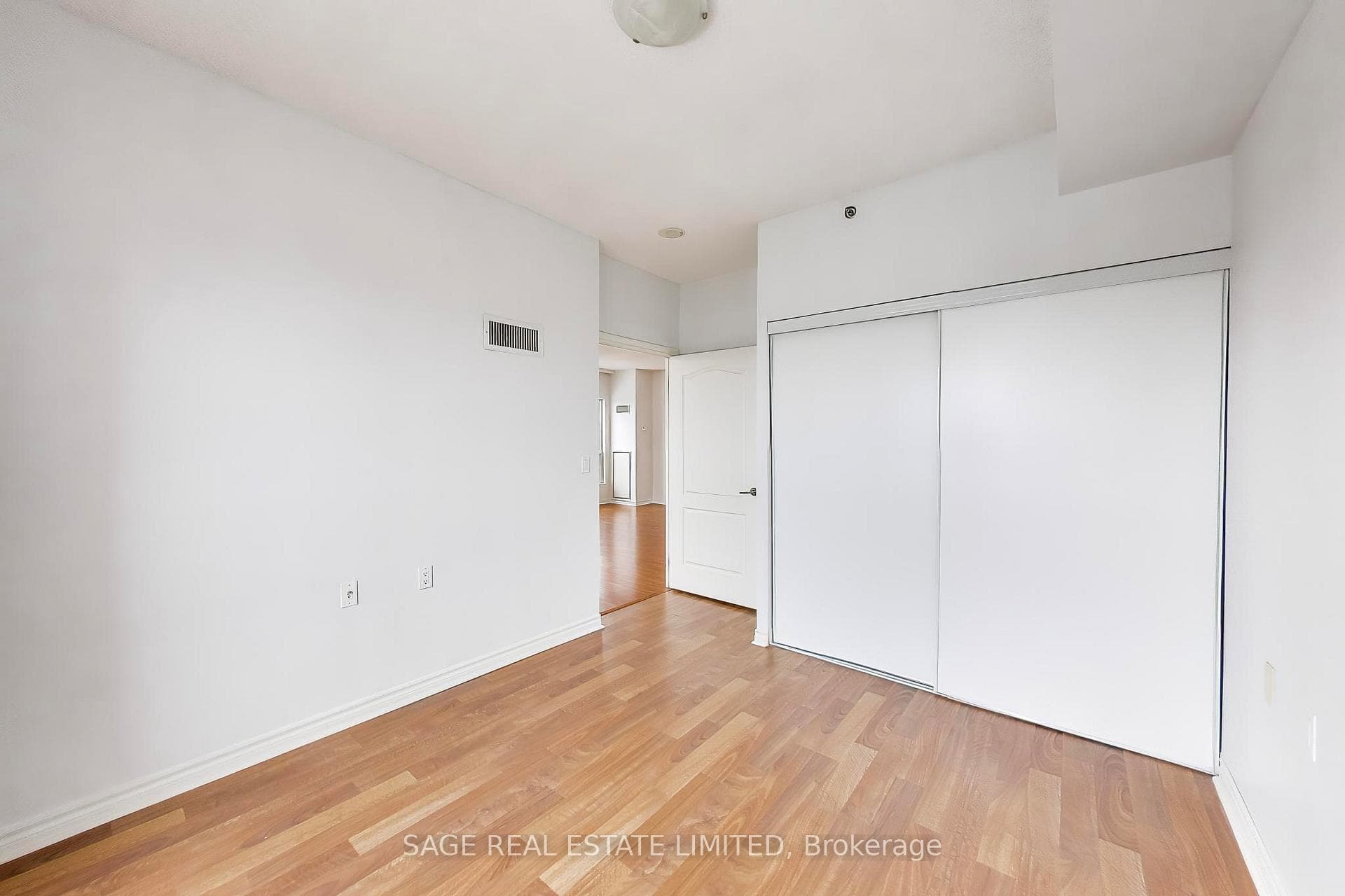 810 Scollard Court Unit 902 photo 22