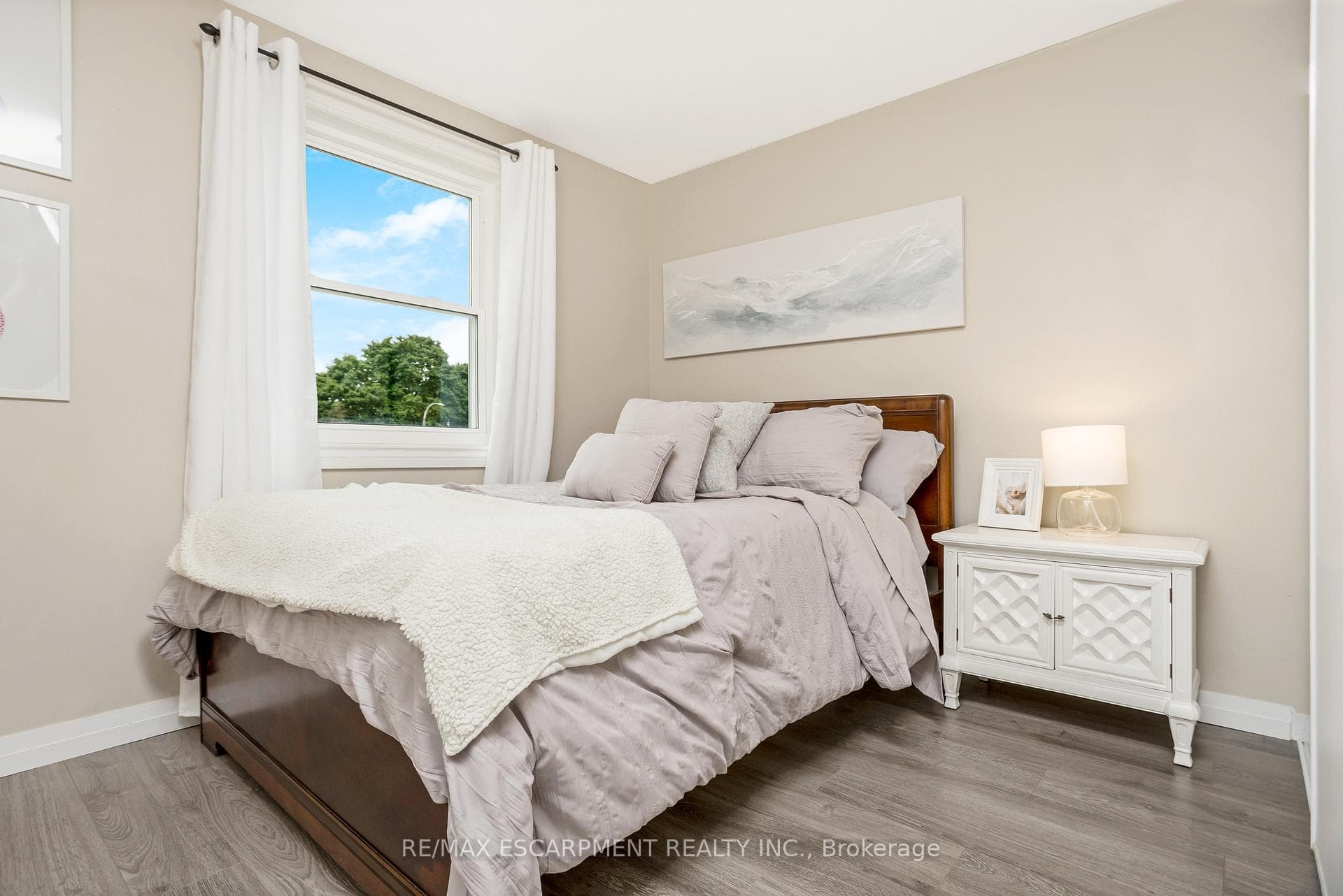 69 Kingham Road photo 16