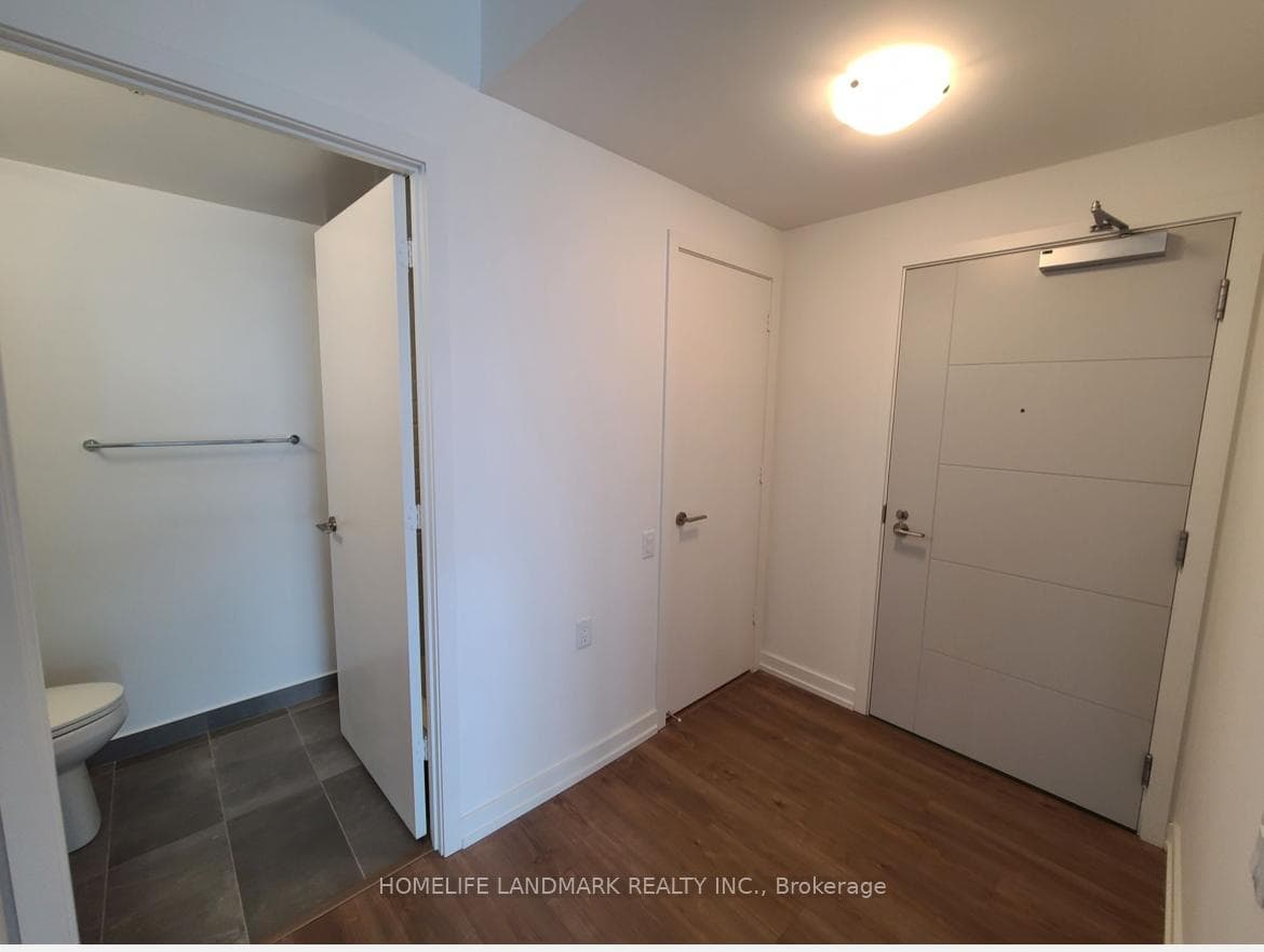 203 College Street Unit 2004 photo 2