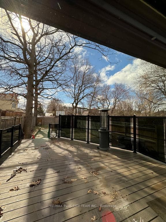 83 O'connor Drive photo 13