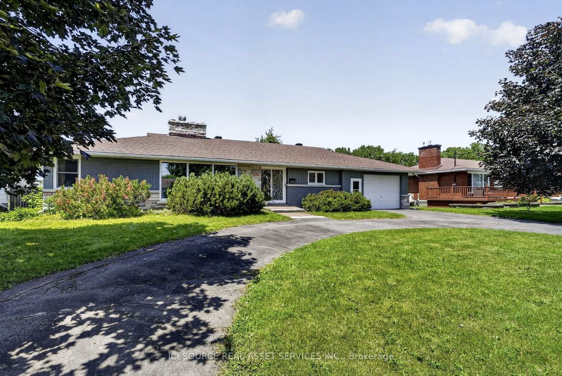 1215 Princess Street photo 3