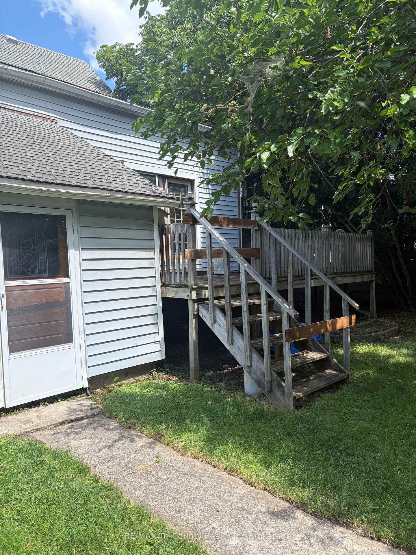 53 BROCK Street photo 8