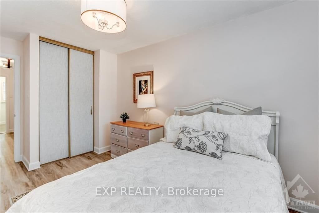 38 OAKHAVEN photo 19