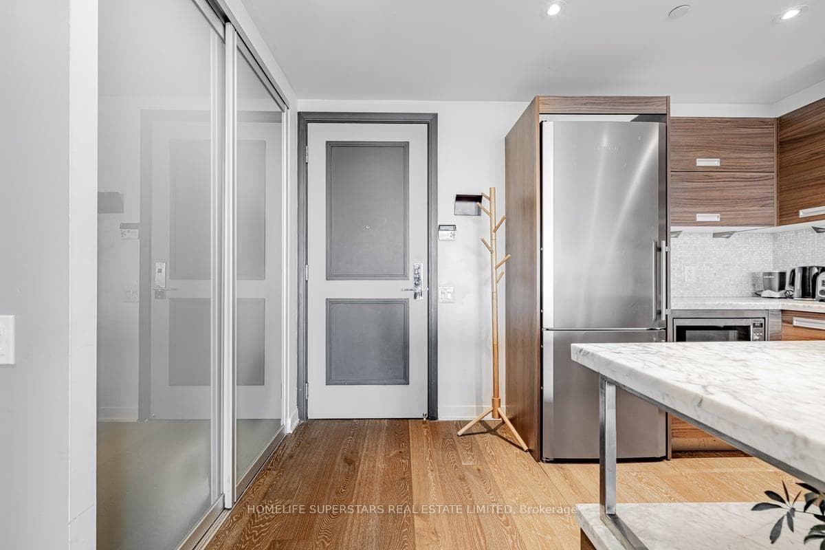 90 Park Lawn Road Unit 1509 photo 2