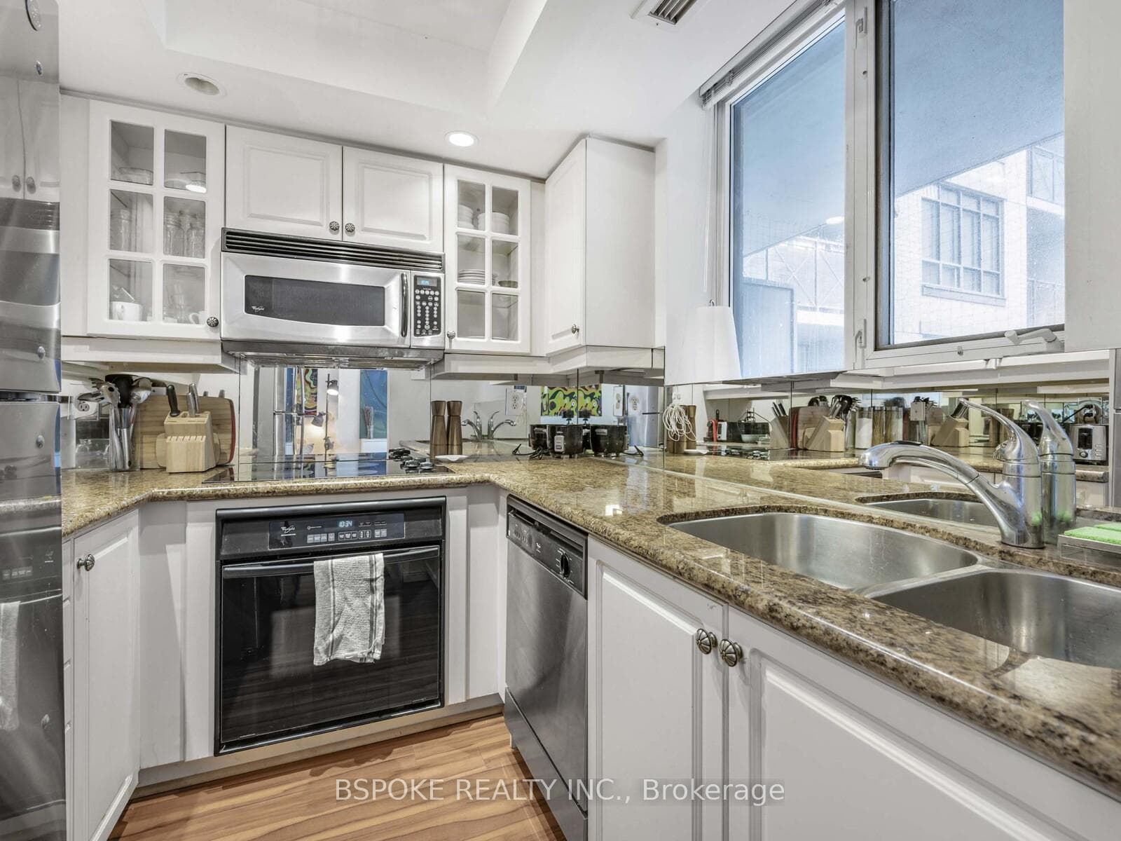 140 Simcoe Street Unit 304 photo 9