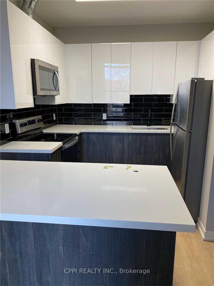 140 Simcoe Street Unit 206 photo 1