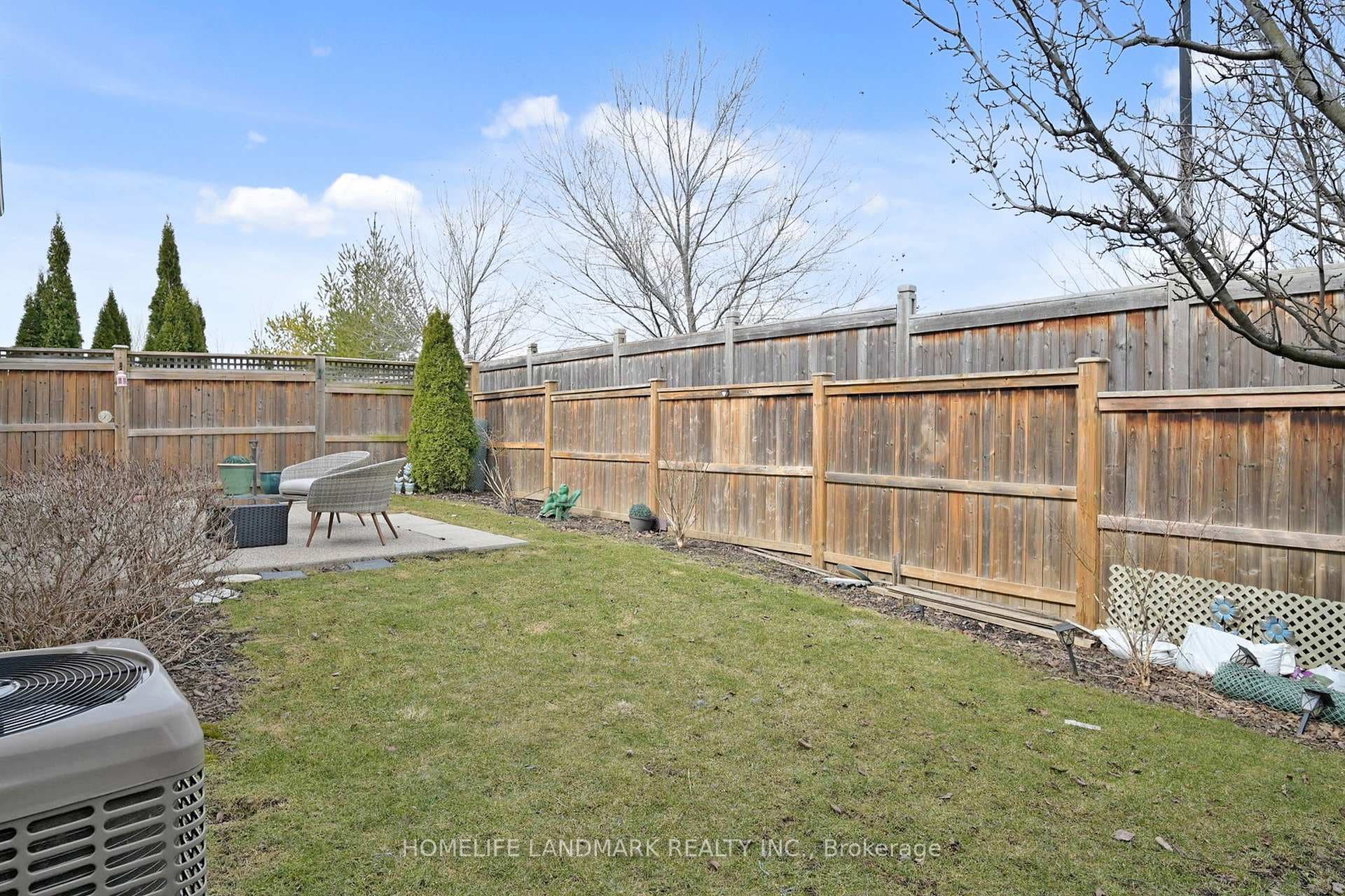 588 Serafini Crescent photo 48