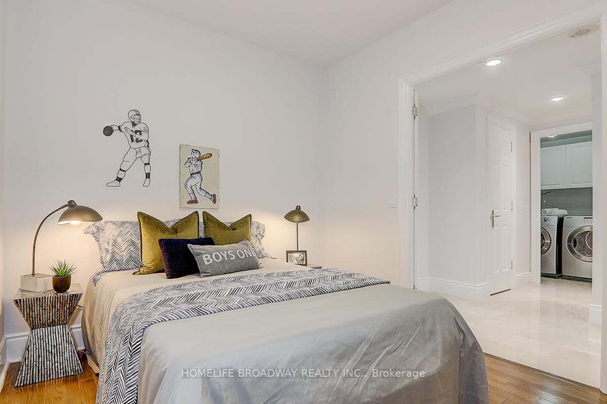 33 Cox Boulevard Unit 1825 photo 6
