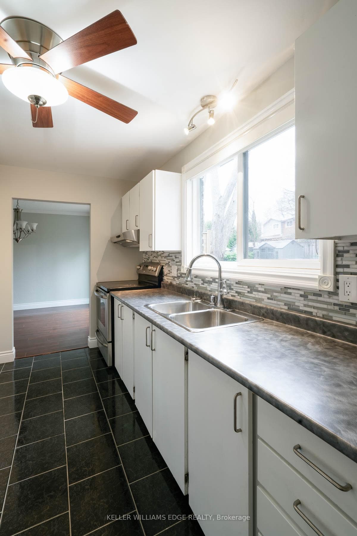 3279 Hornbeam Crescent photo 12