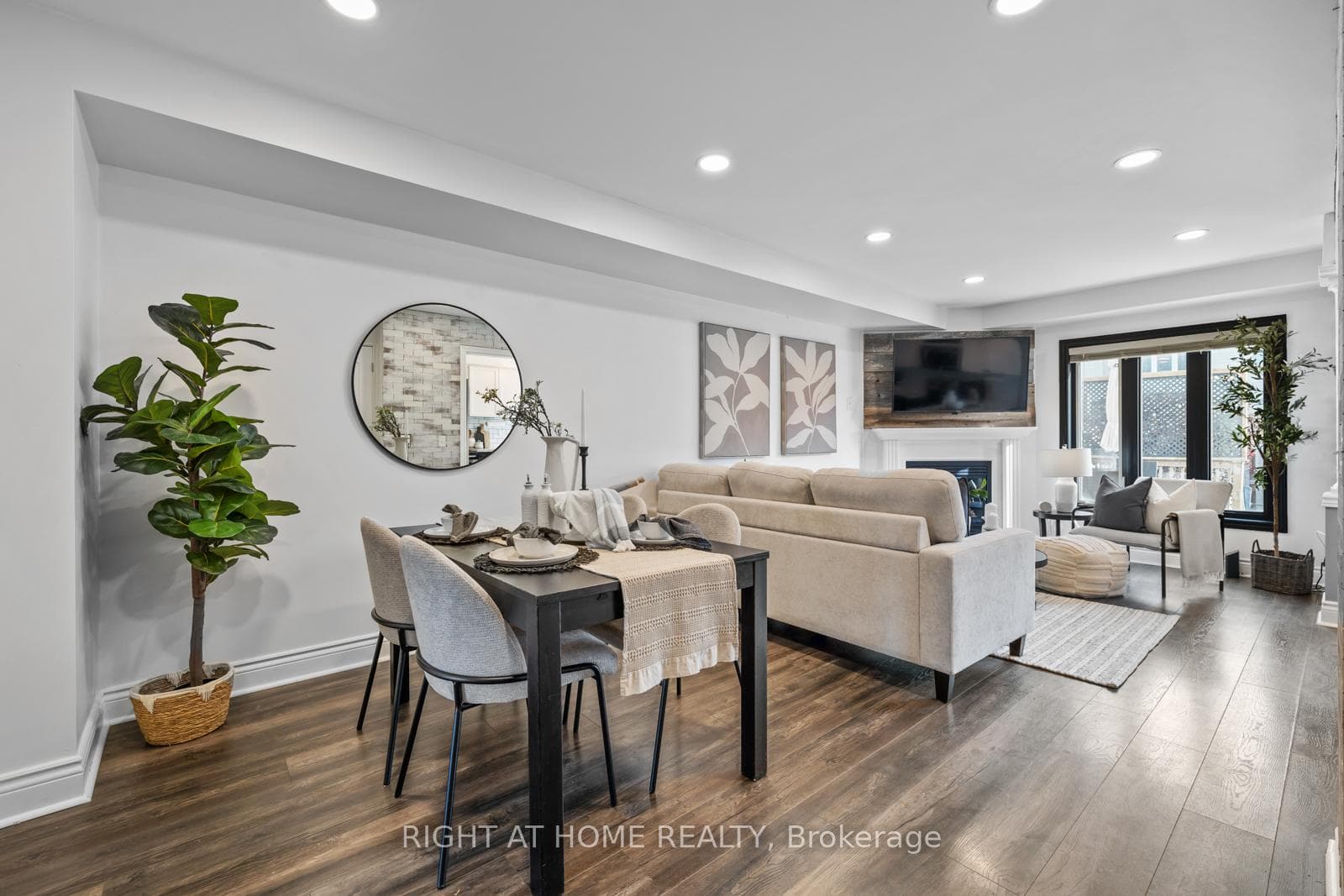 89 Dewell Crescent photo 5