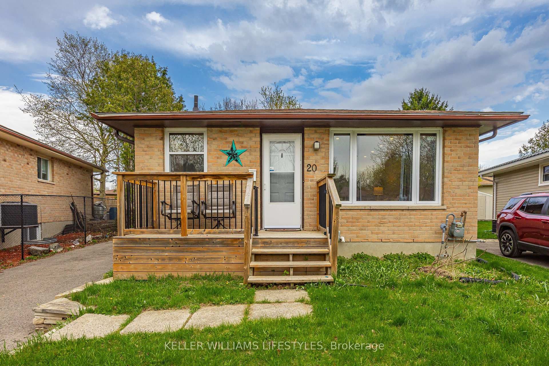 20 Gatewood Crescent photo 2