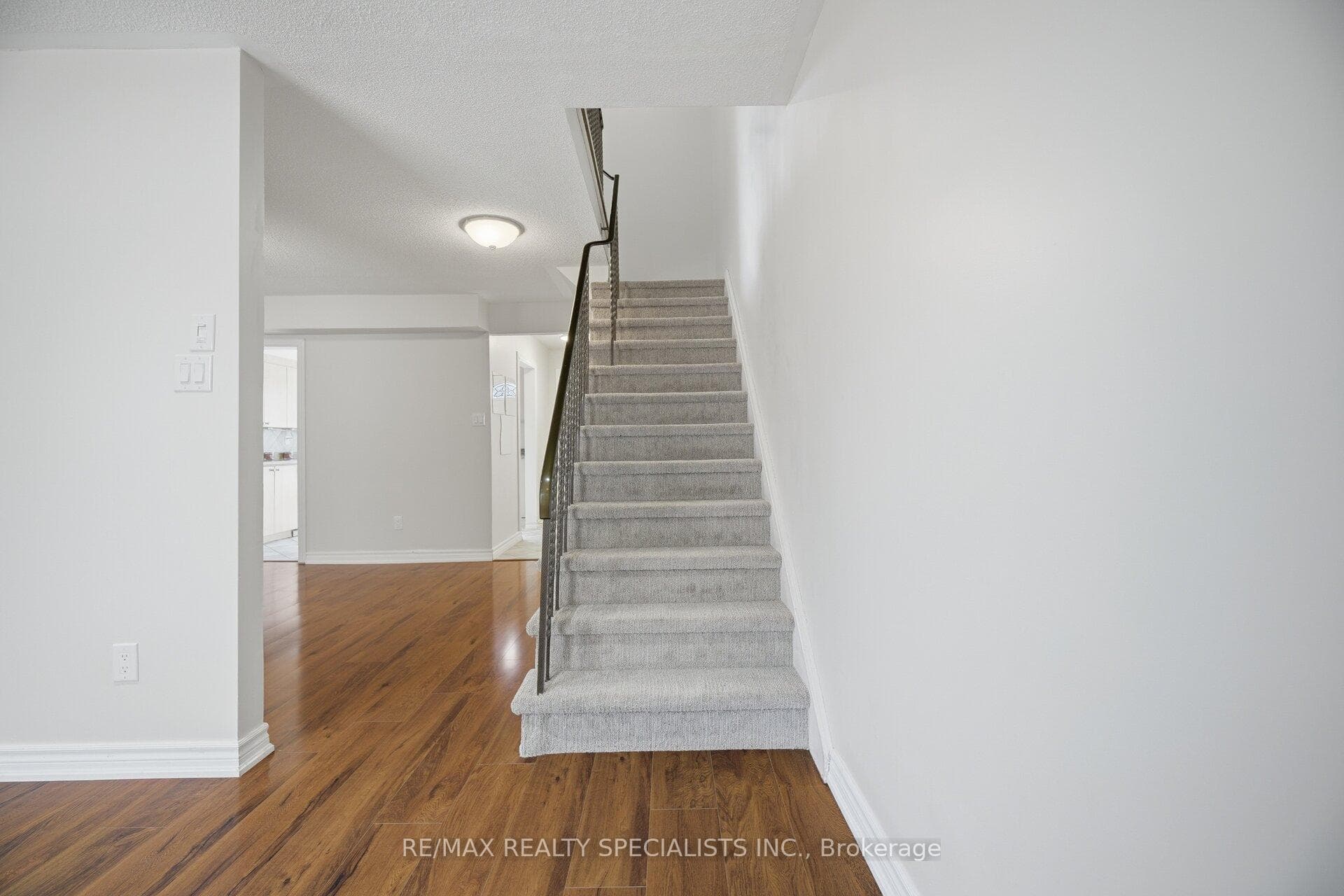 701 Burnhamthorpe Road Unit 106 photo 25