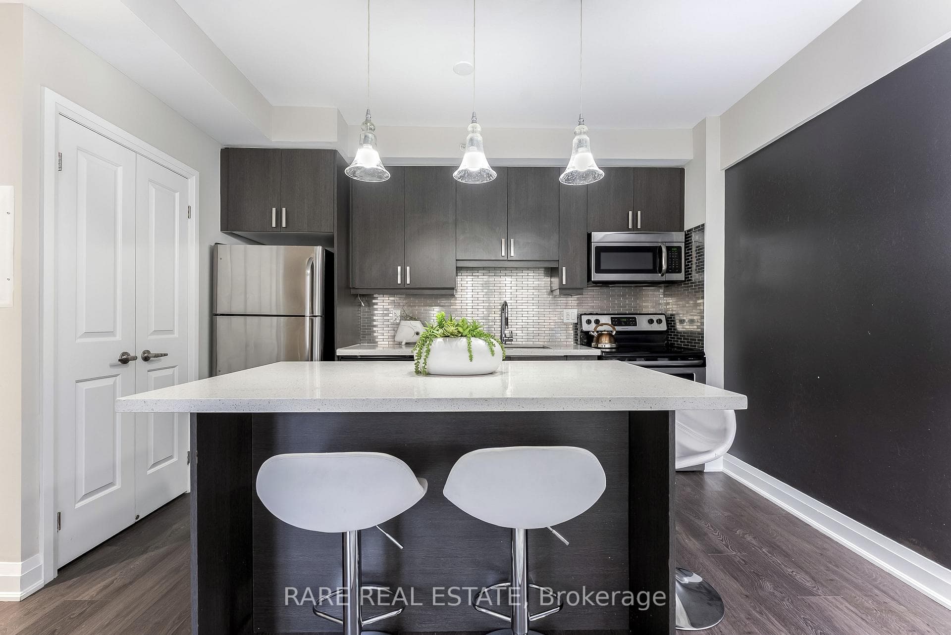 24 WOODSTREAM Boulevard Unit 118 photo 5
