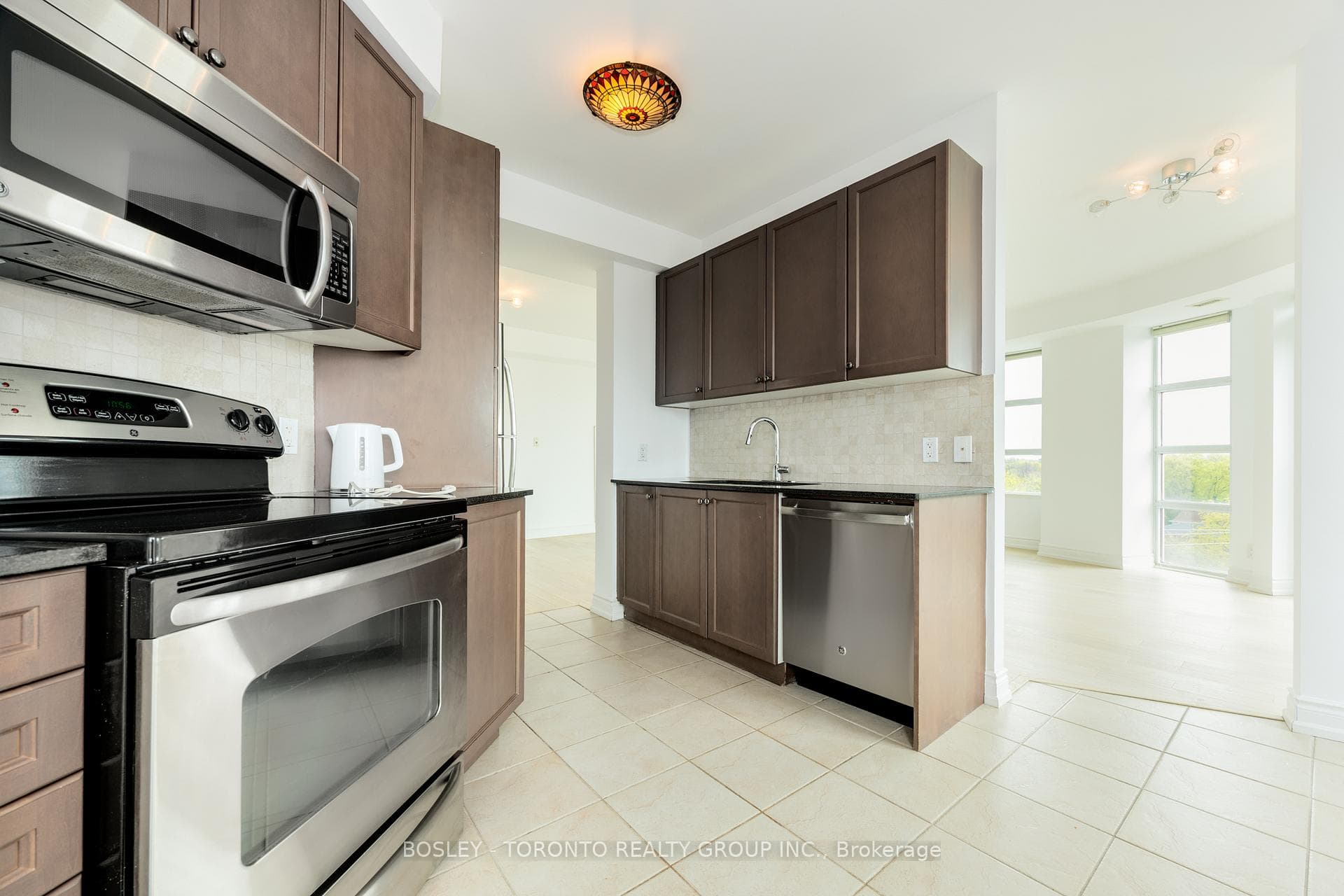 650 Mount Pleasant Road Unit 610 photo 16