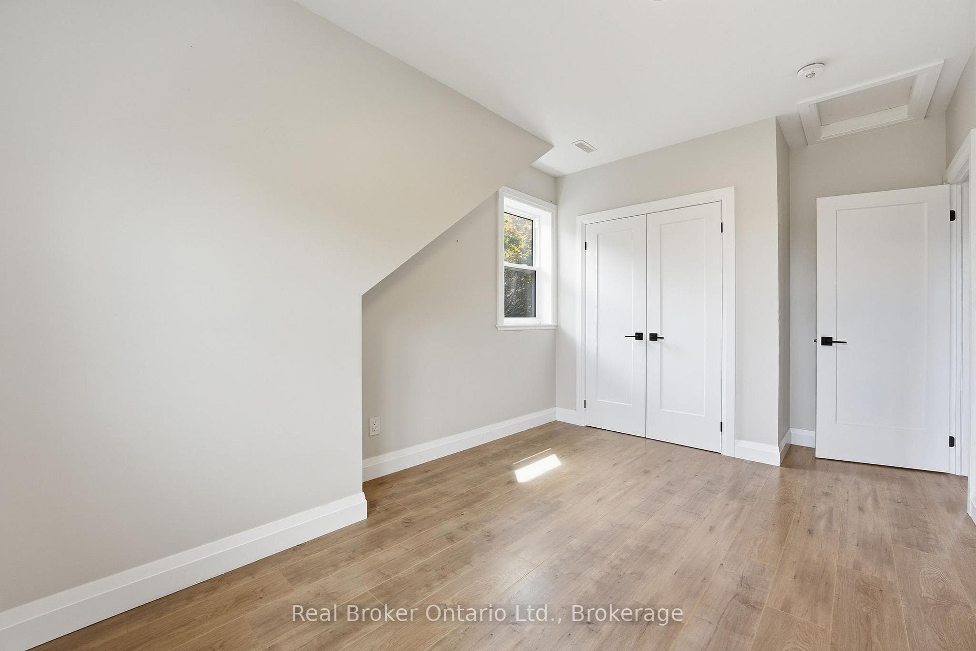 58 ROSSLYN Avenue Unit Unit 2 photo 17
