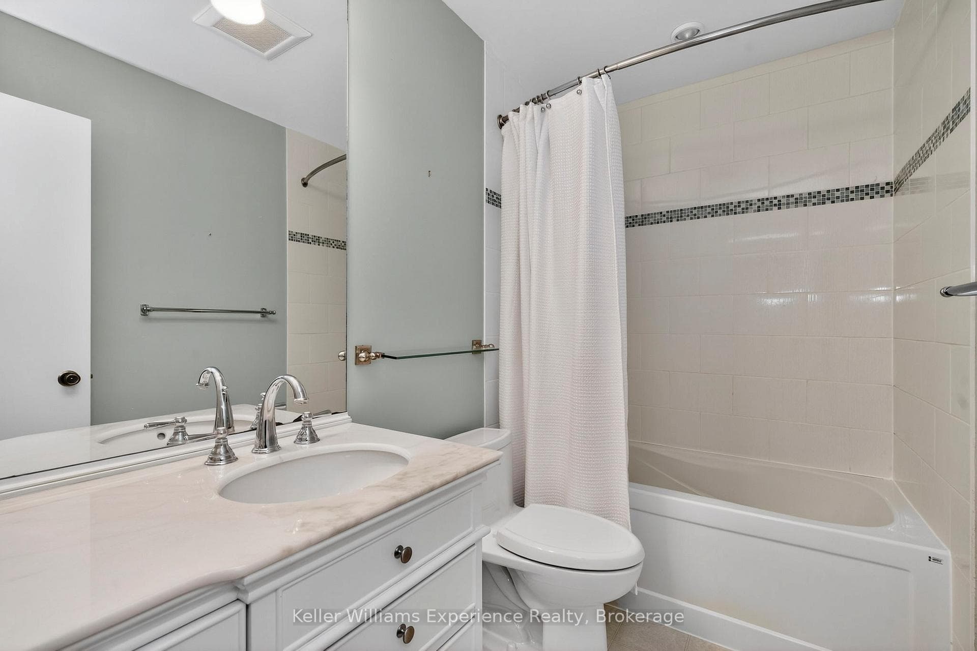Main Floor 4pc Bath