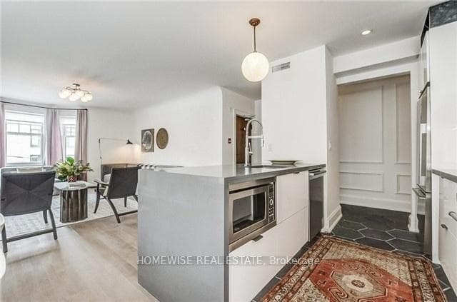 795 College Street Unit 3B photo 5