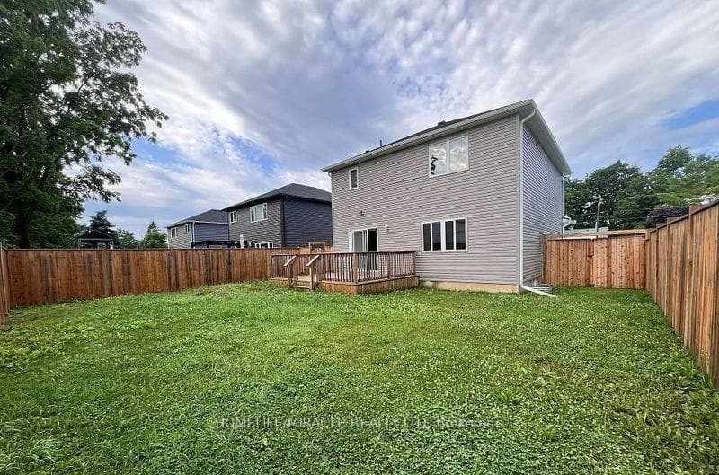 151 Agnes Street photo 28