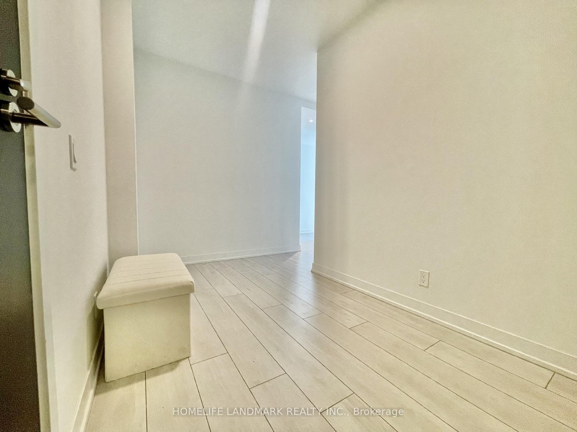 39 Mary Street Unit 1008 photo 6