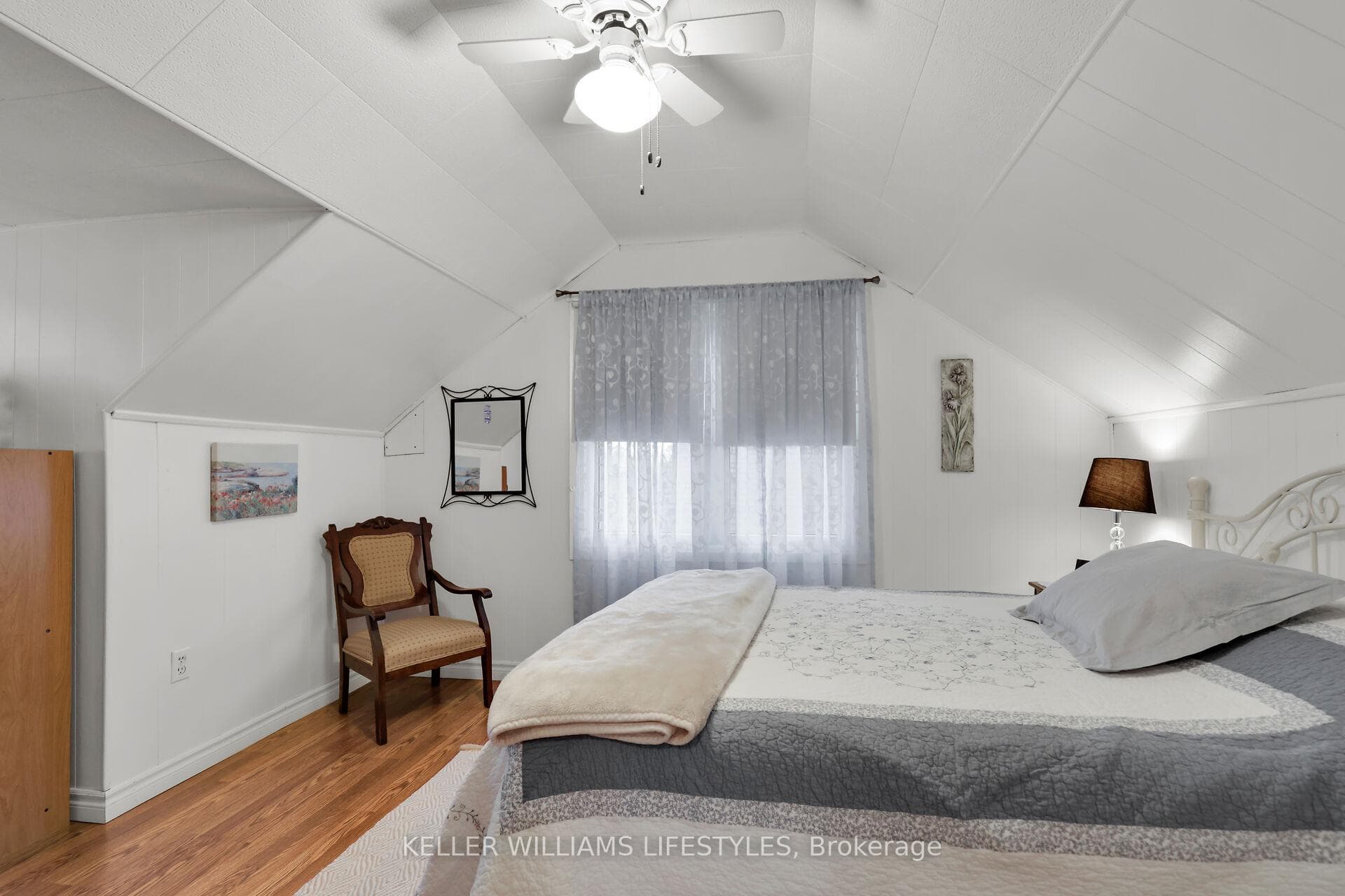 Upper bedroom
