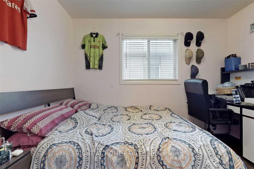 3256 Equestrian Crescent Unit UPPER photo 10