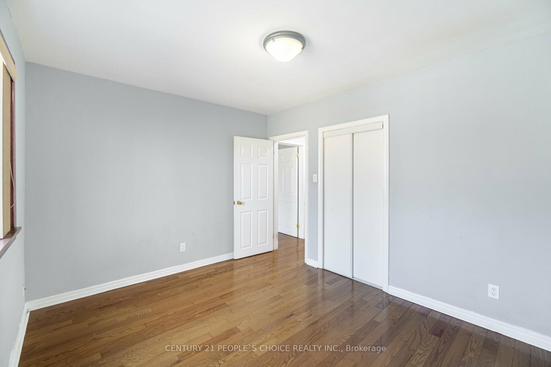 8 Bonnechere Crescent photo 25