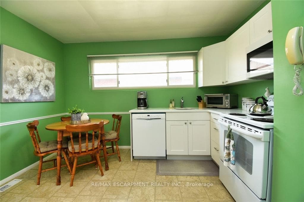 39 Seeley Avenue photo 15