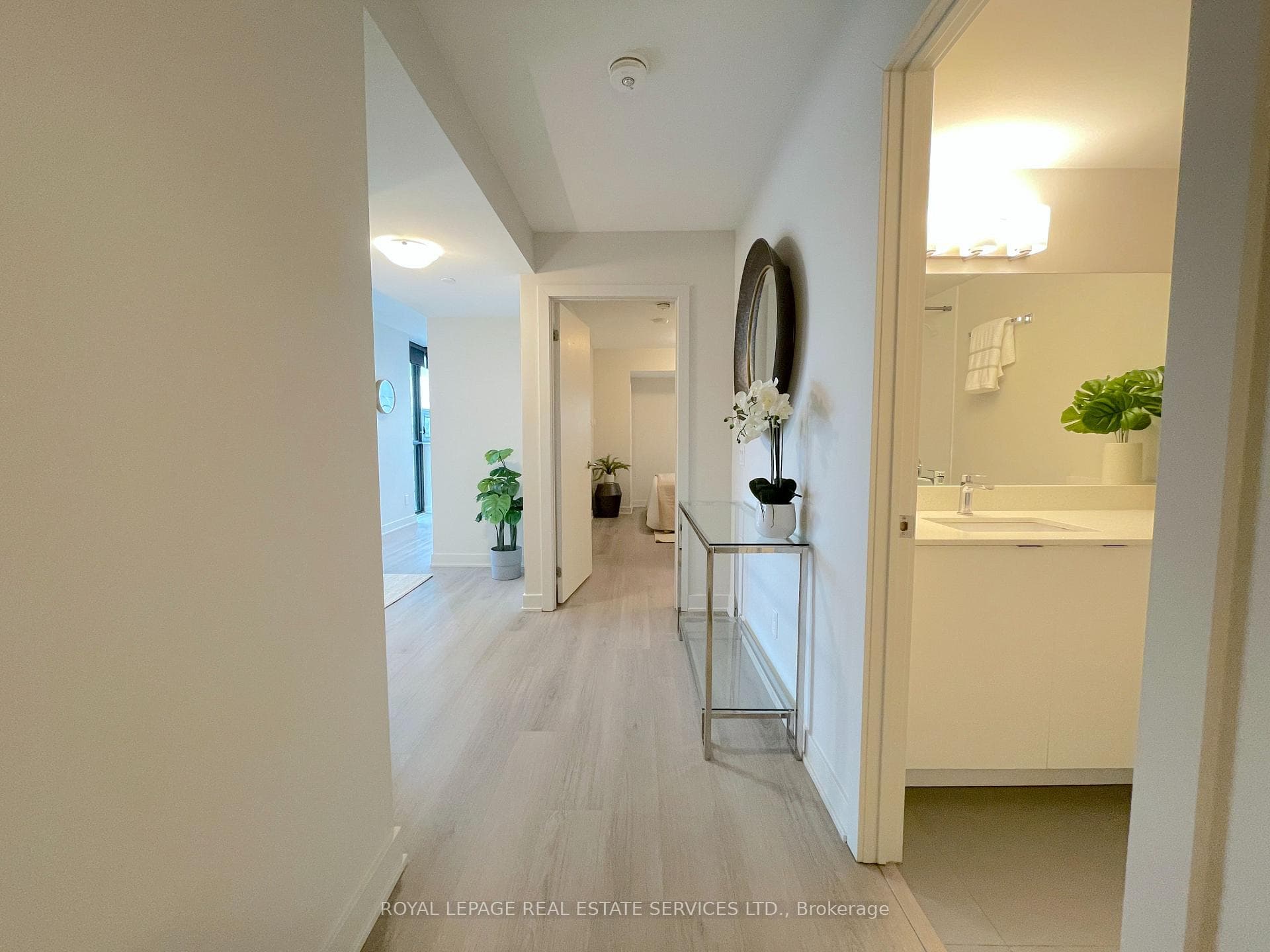 3385 Dundas Street Unit 208 photo 2