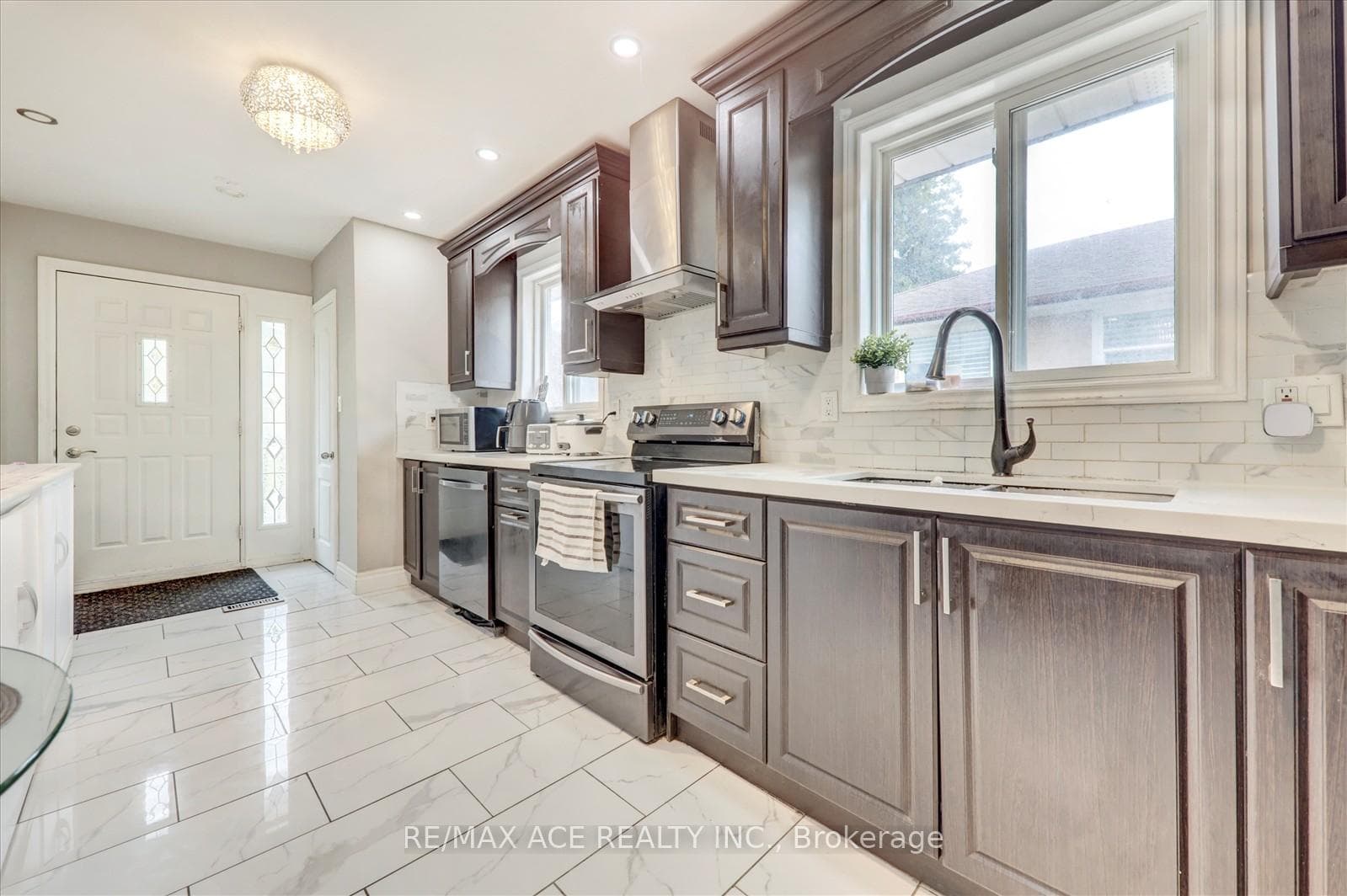 10 Blakemanor Boulevard photo 10