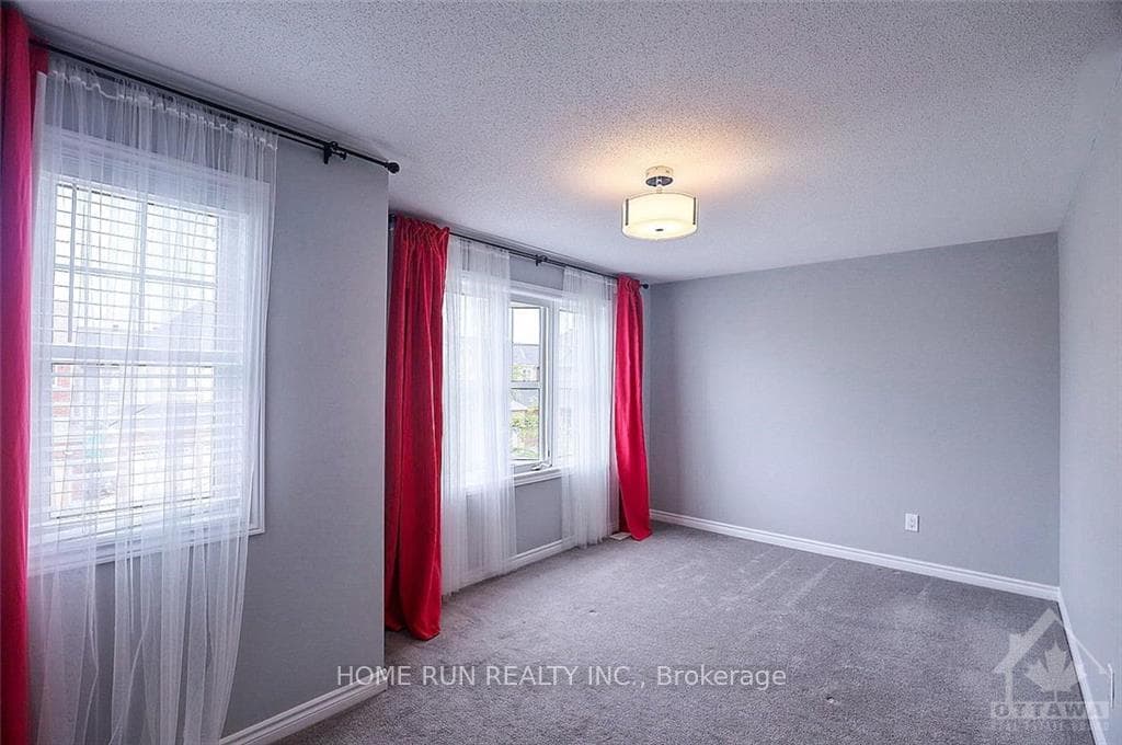335 GALLANTRY Way photo 15