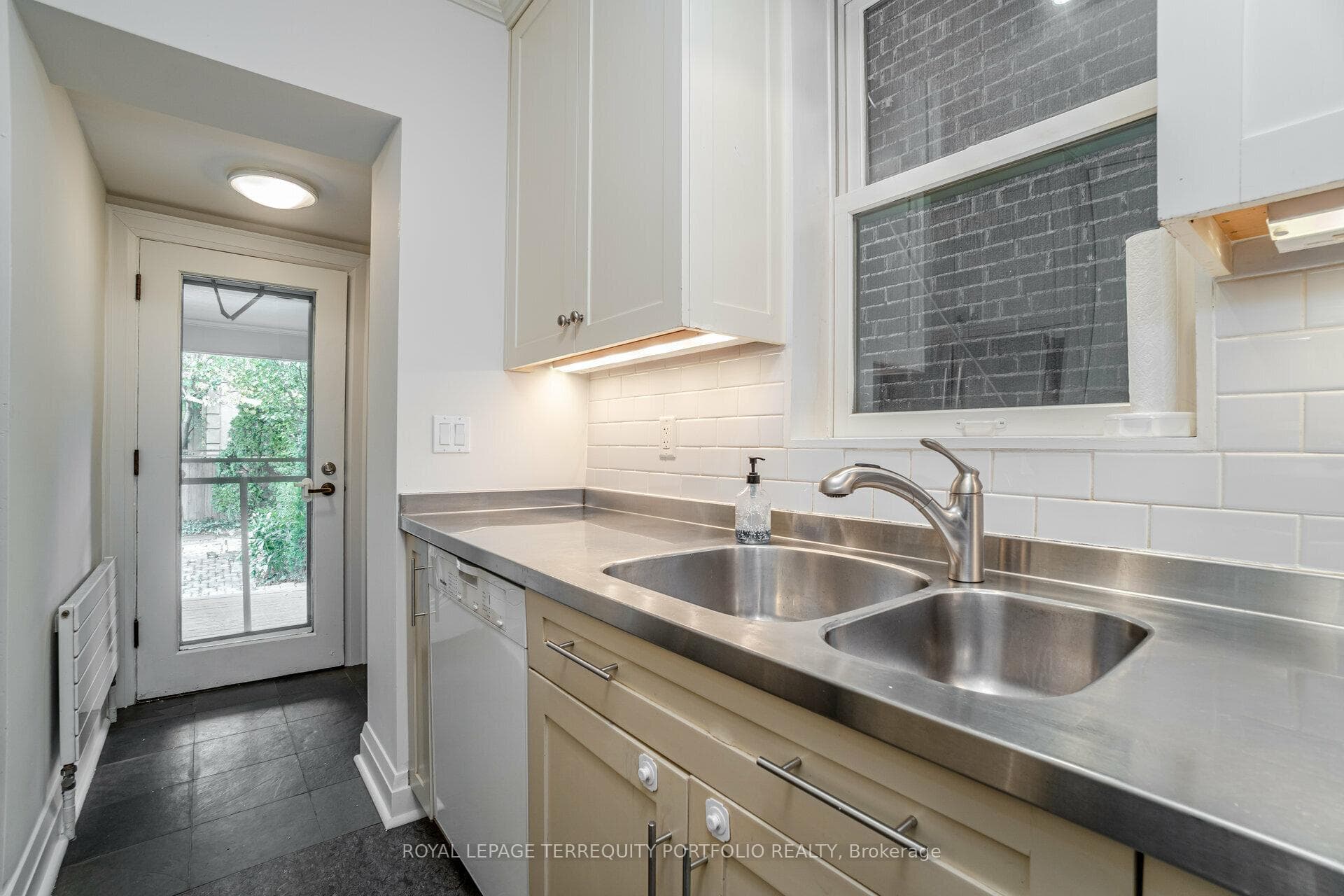 20 Anderson Avenue photo 19