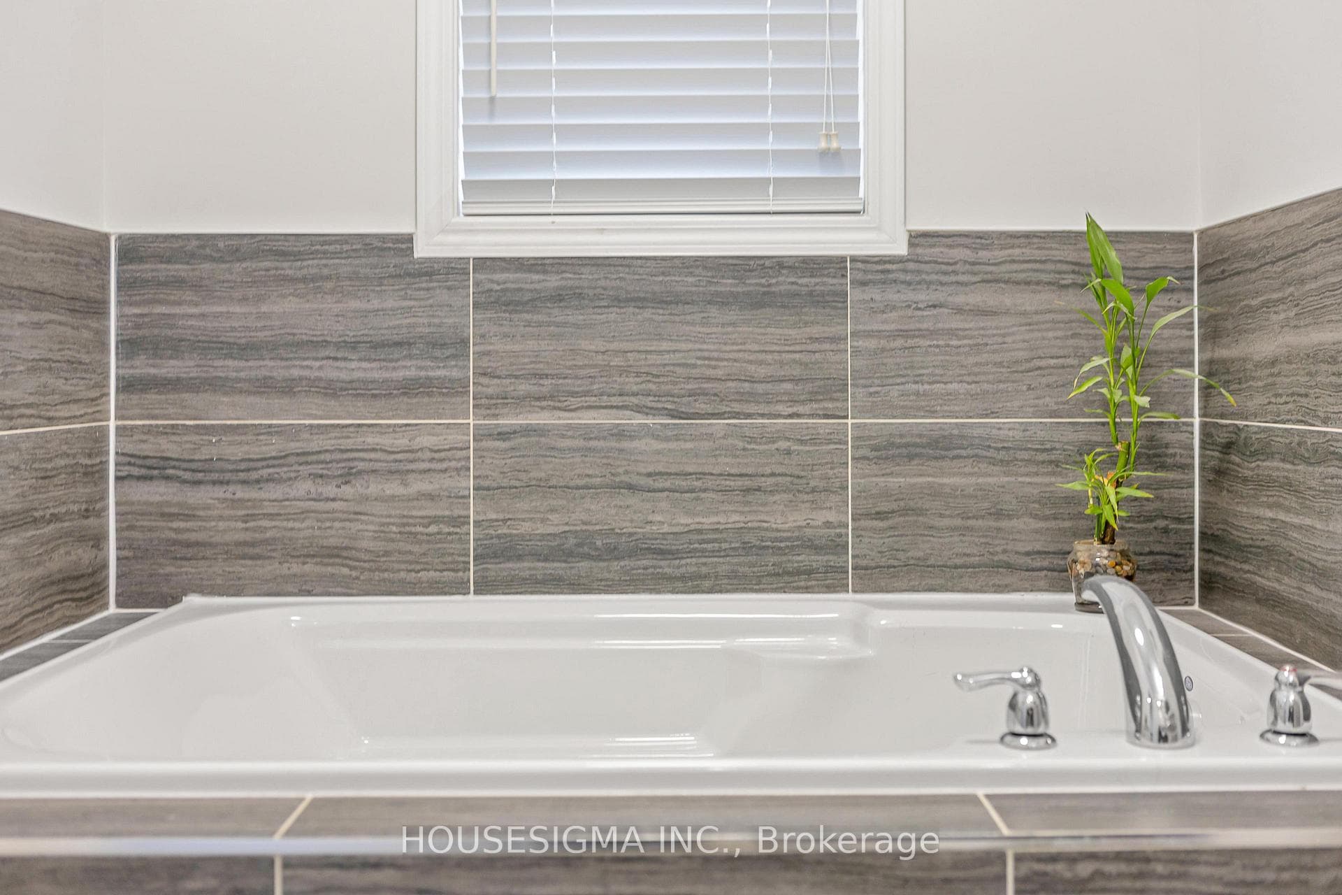 95 Oaktree Drive photo 36