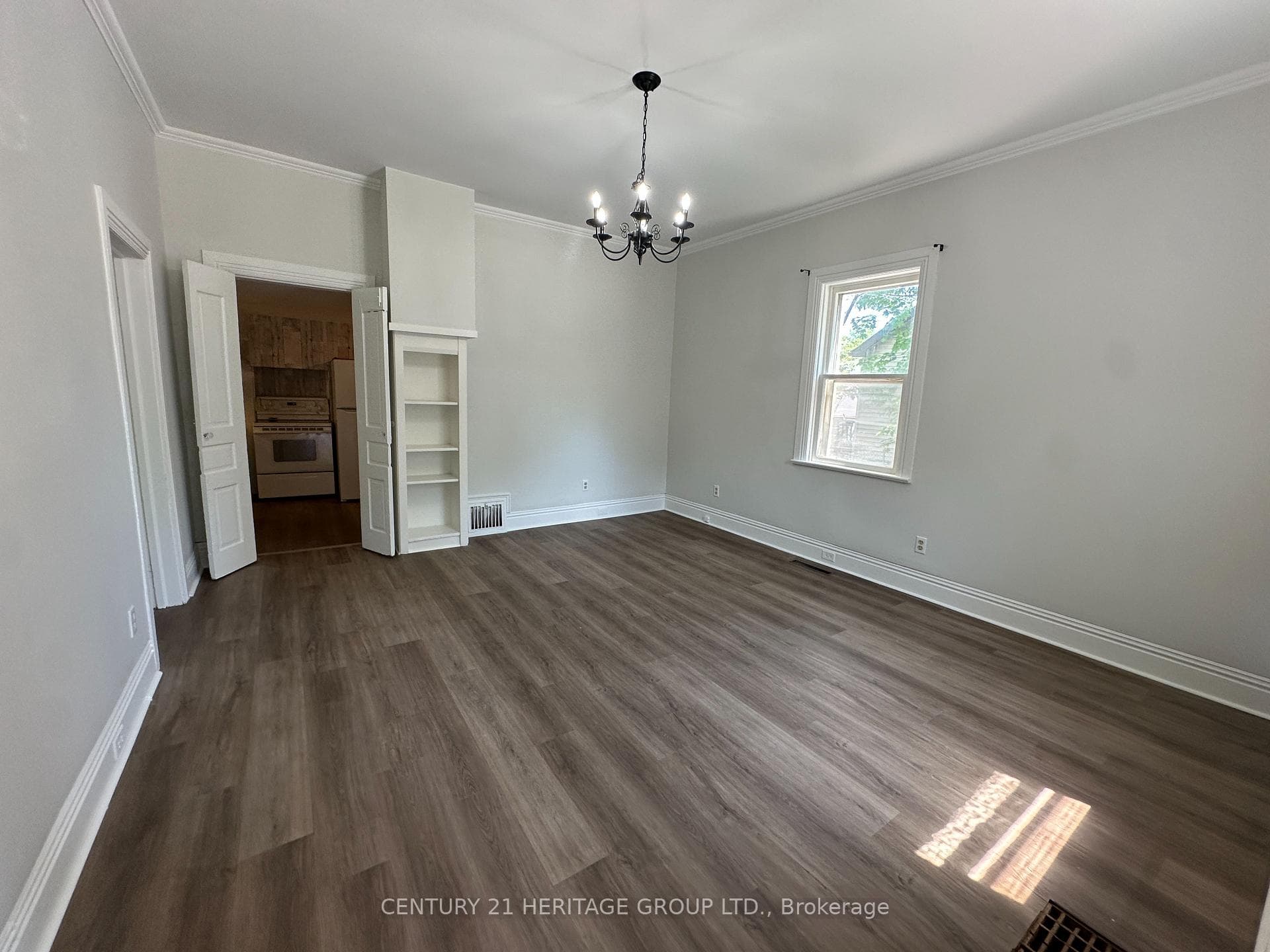 349 Eagle Street photo 5