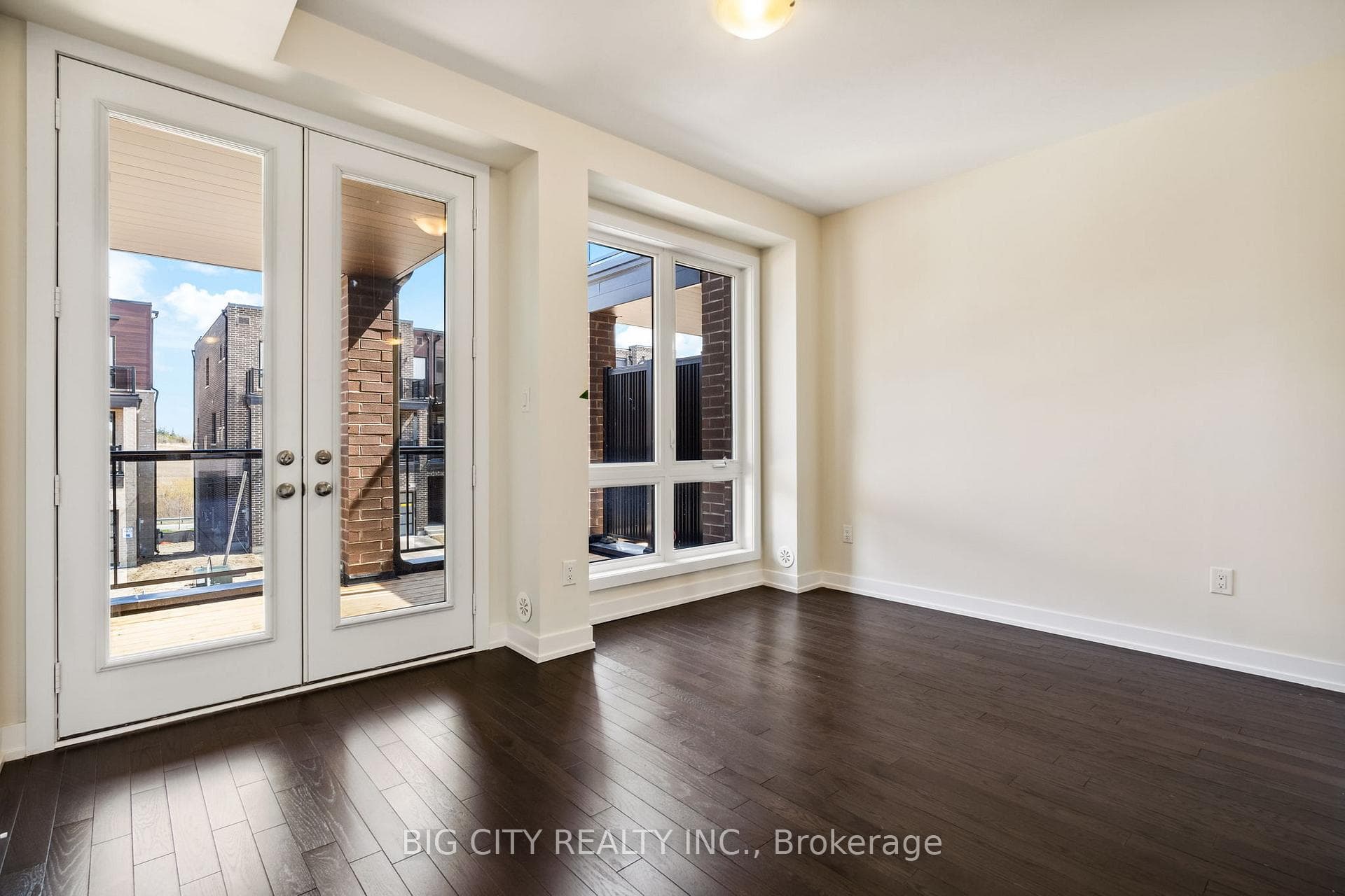 101 Stauffer Crescent photo 18