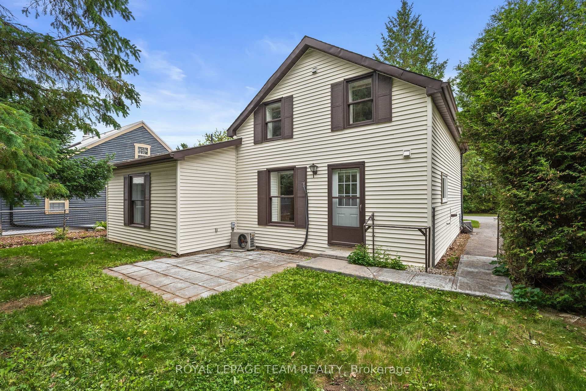 634 Elgin Street photo 35