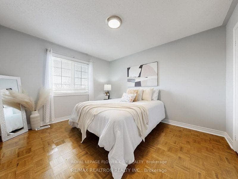 60 Colombo Crescent Unit Main photo 9