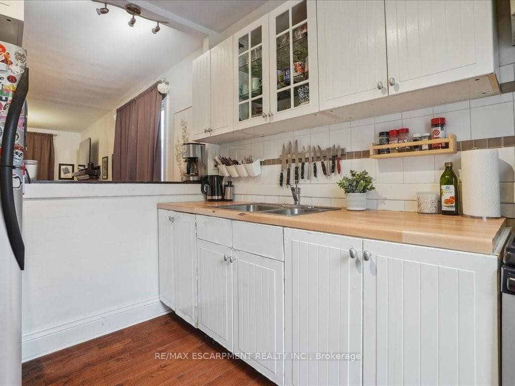 529 Wentworth Street photo 15