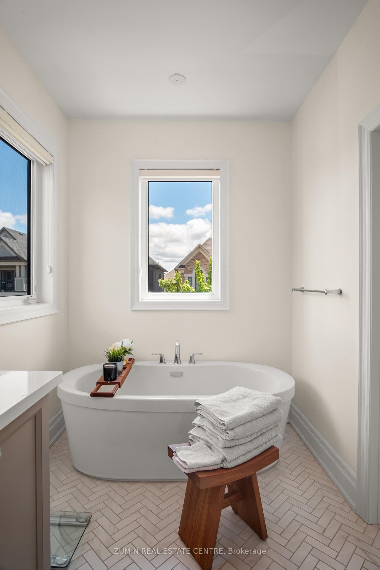 39 Lyle Way photo 33