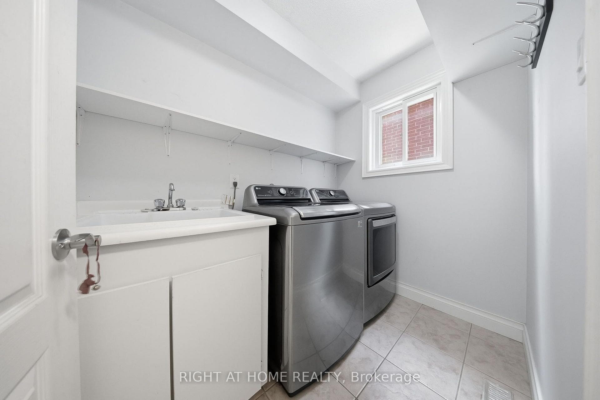 29 Sunforest Drive photo 43