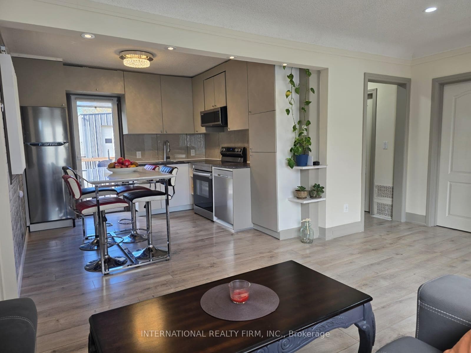 731 Knox Avenue photo 14