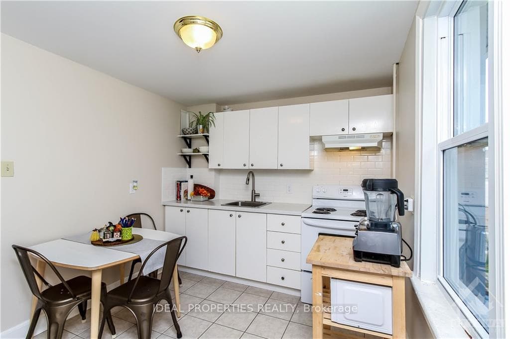 185 LOUISA Street Unit 2 photo 14
