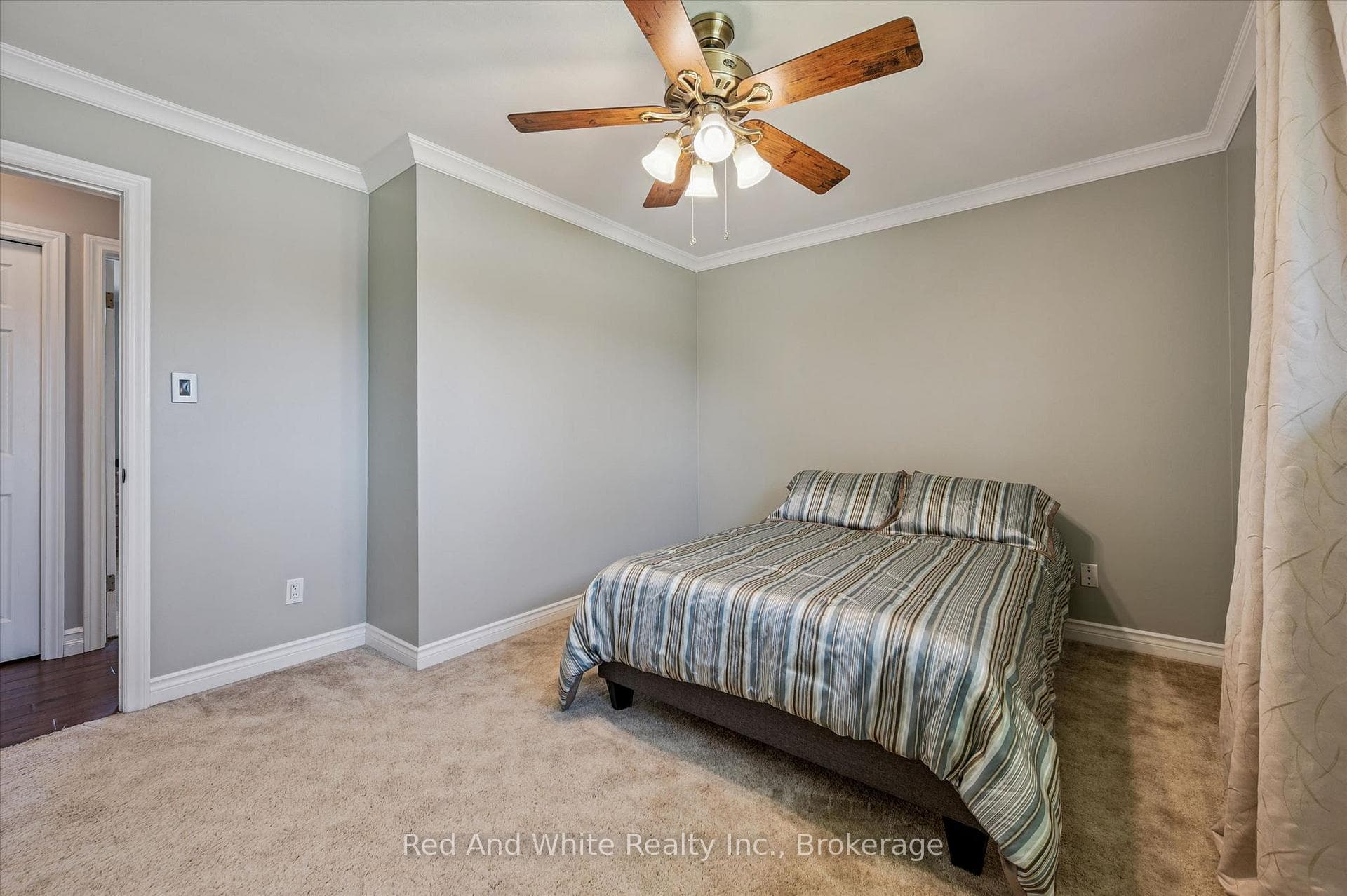 47 Oakhurst Crescent photo 19