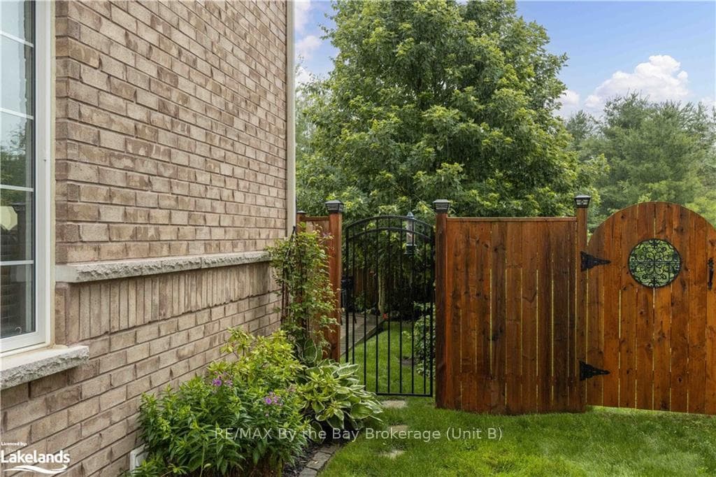 98 BLANCHARD Crescent photo 41