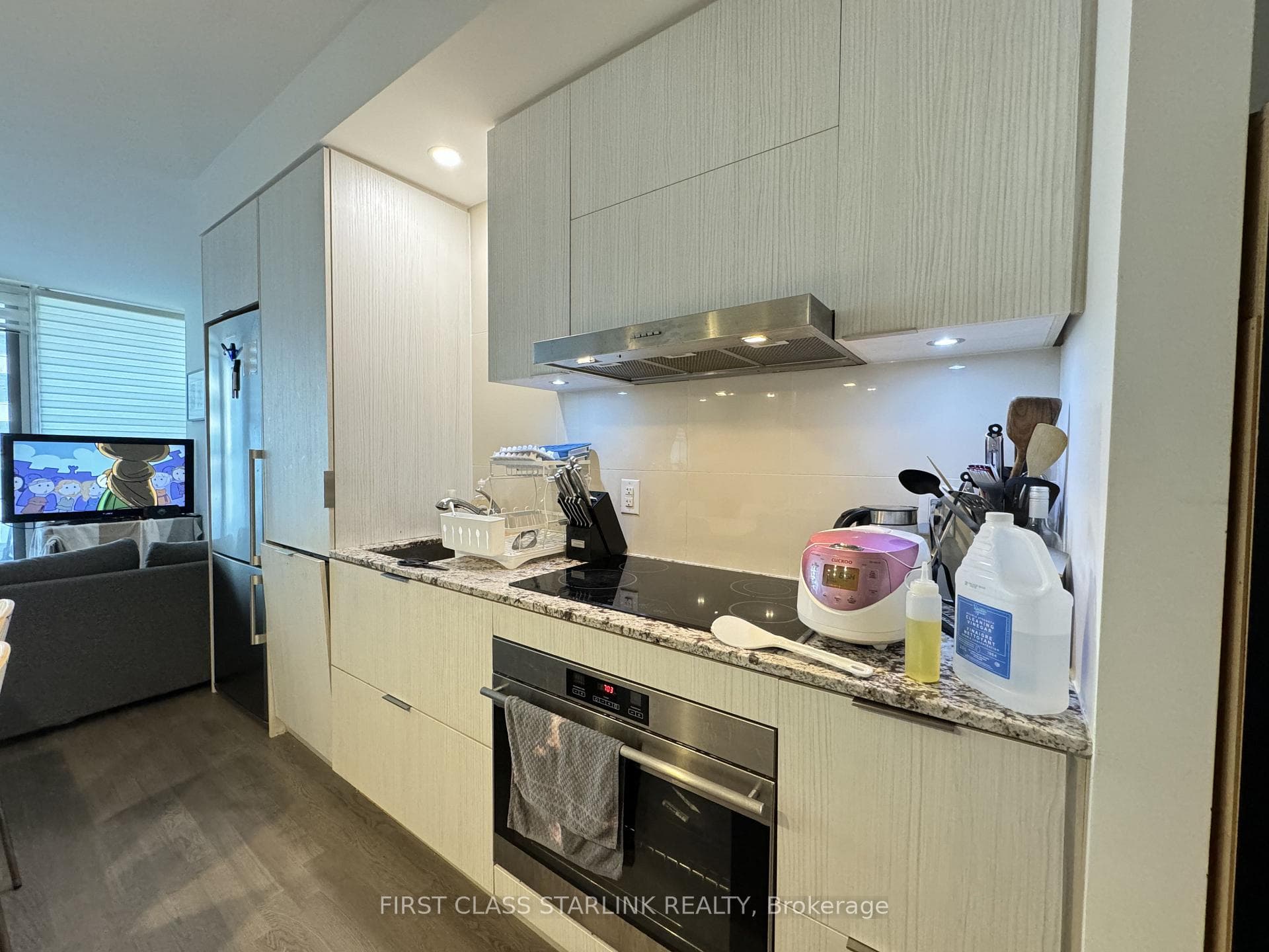 1 Bloor Street Unit 811 photo 5