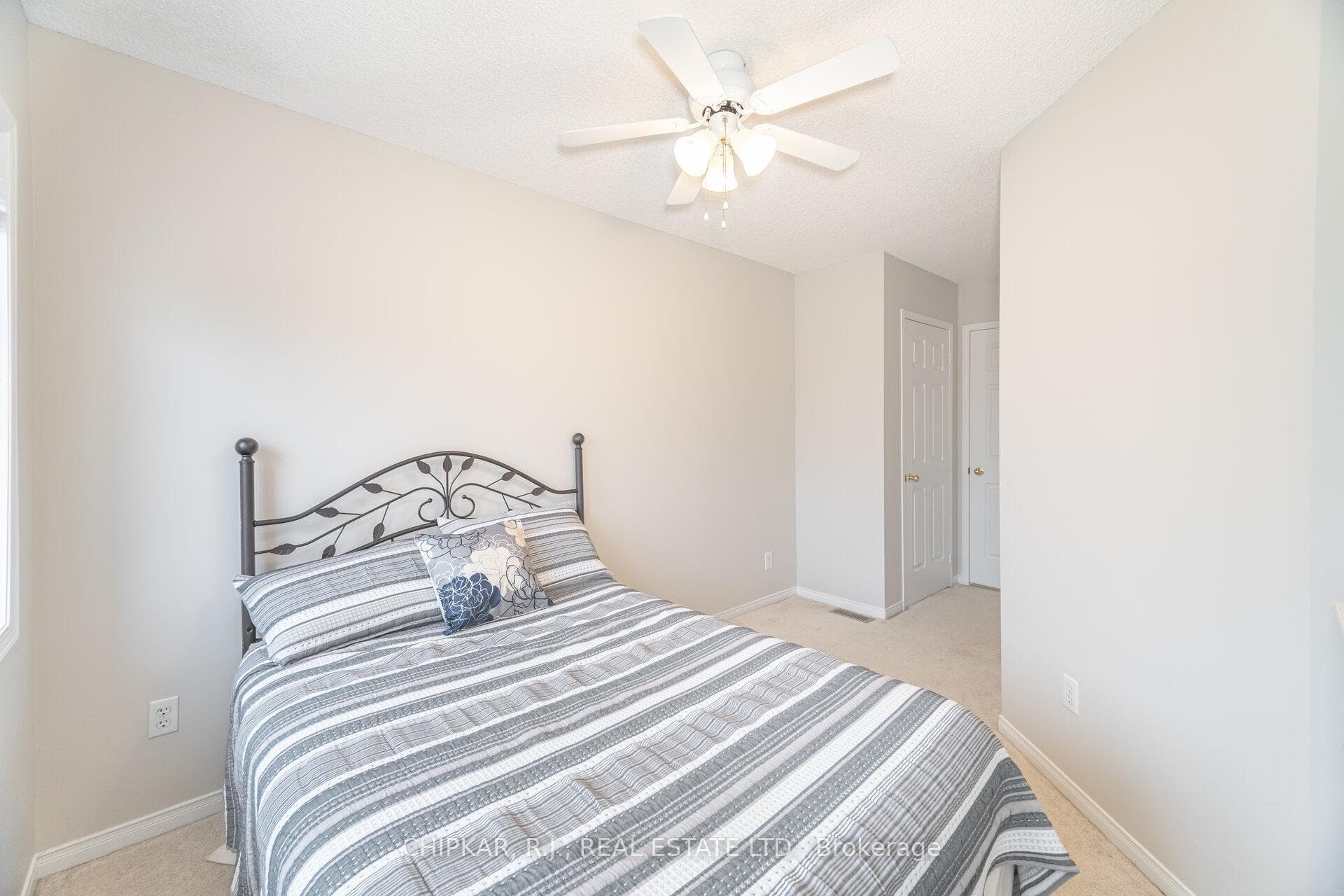 1280 Foxglove Place photo 21